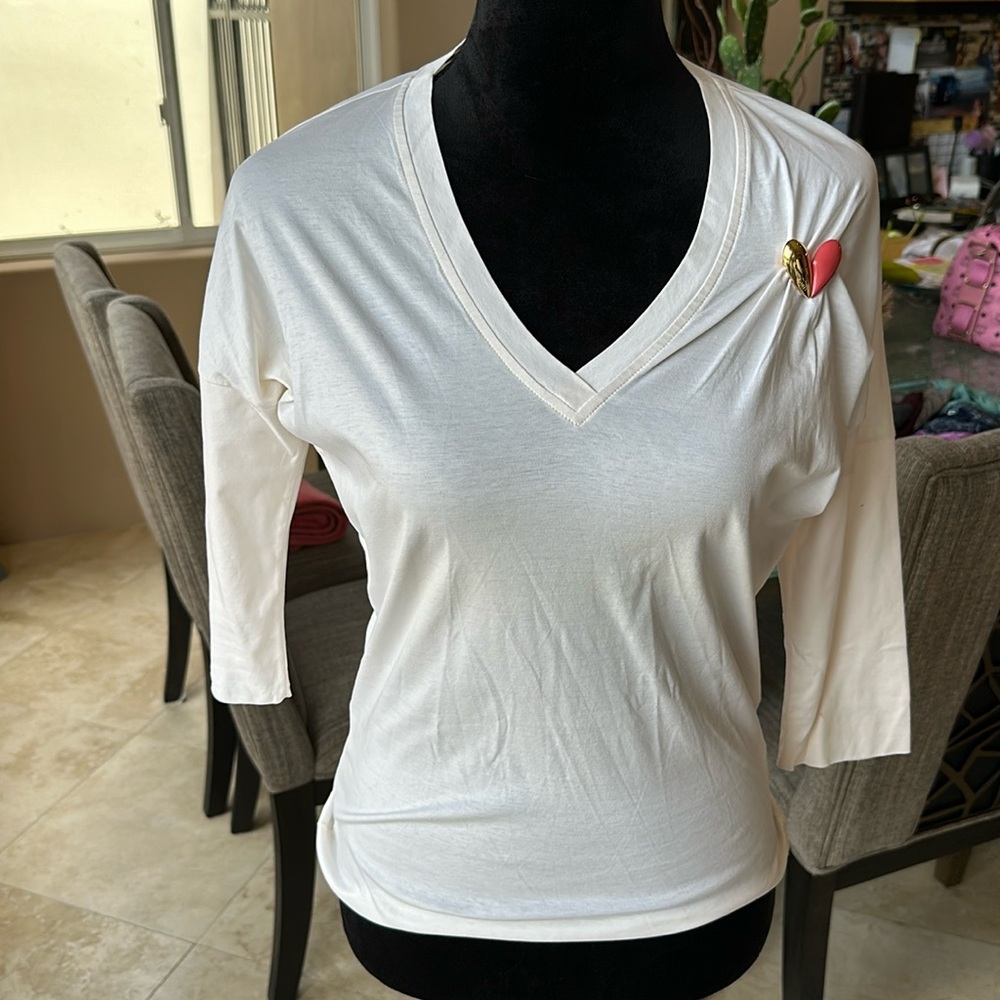 NWOT LOUIS VUITTON CREAM COLORED TOP W/ LV HEART SHAPED PIN SIZE SM.  FABULOUS!